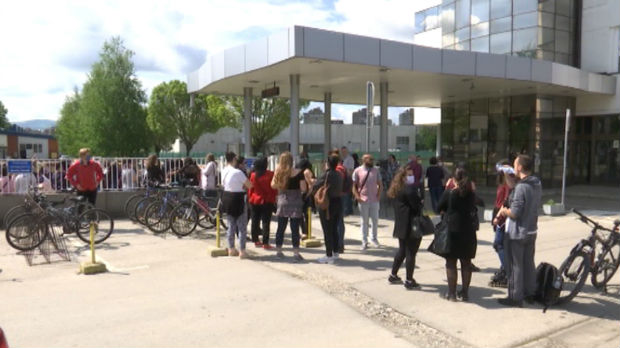 Tesil industrija grupa obustavila proizvodnju u Nišu, radnici protestuju