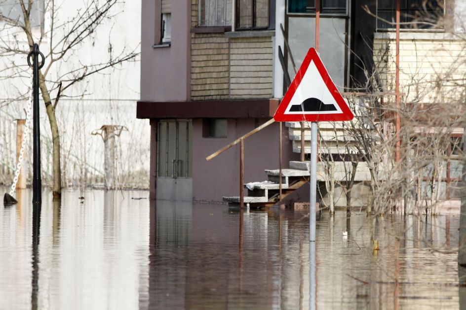 Teška noć za područje hrvatske opštine Dicmo, poplavljene saobraćajnice, voda prodrla u kuće