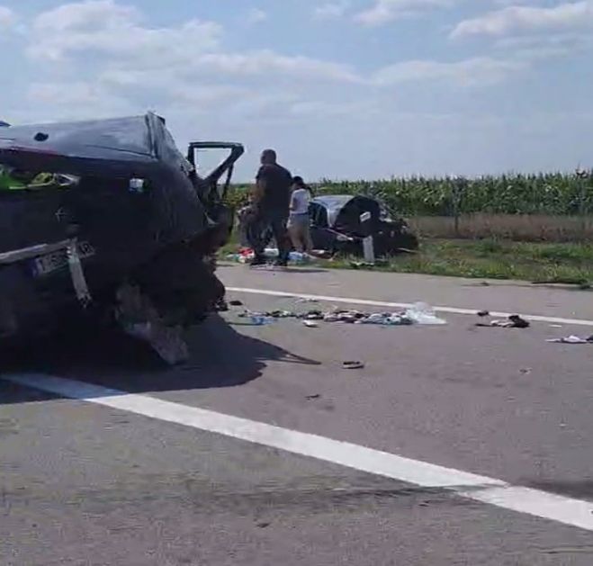Teška saobraćajna nesreća na autoputu Subotica - Novi Sad: Više povređenih, među kojima i deca