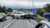 Teška saobraćajna nezgoda na mostu kod Čačka: Troje lica povređeno FOTO