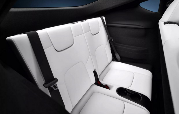 Tesla Model Y sa sedam sedišta