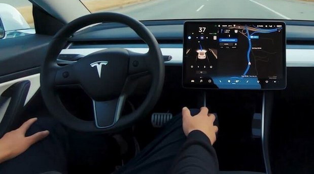 Tesla dobio spor u slučaju saobraćajne nezgode u radu autopilota