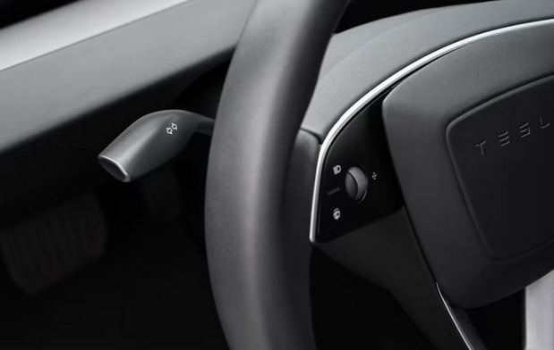 Tesla kao opciju za Model 3 sada nudi klasične ručice pokazivača smera