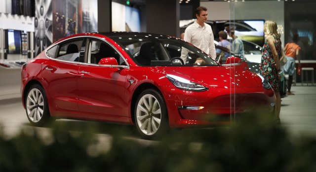 Tesla opet daje popust za Model 3
