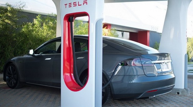 Tesla otvorio prvu solarnu stanicu za punjenje e-vozila u Kini