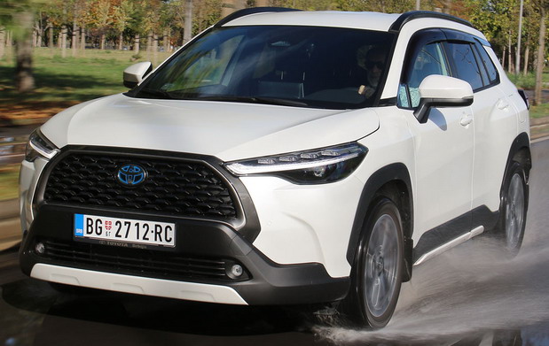 Test: Toyota Corolla Cross 1,8 Hybrid Style