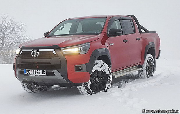 Test: Toyota Hilux 2.8 D-4D Invincible Hybrid 48V