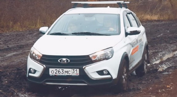 Testiranje Lada Vesta SW Cross i Lada XRay na blatnjavim seoskim putevima