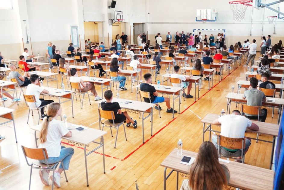 Testom iz srpskog jezika počelo polaganje male mature u dodatnom roku