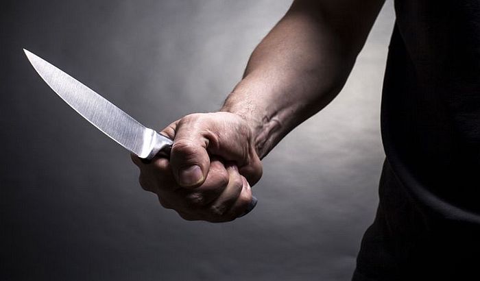 Težak slučaj nasilja u porodici: Supruzi naneo 20 uboda nožem, povređena i beba