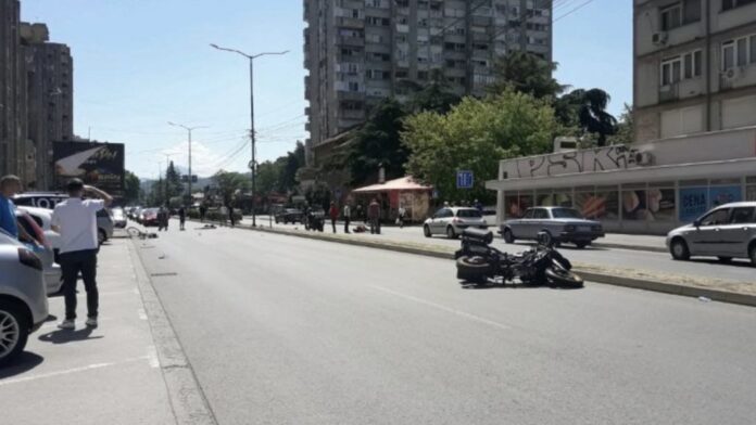 Težak sudar bicikla i motorcikla na Bulevaru Zorana Đinđića u Nišu