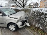 Težak udes u Čačku: Automobili na raskrsnici, vazdušni jastuci spasili život vozačima