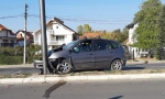 Težak udes u Nišu: Automobil sleteo sa kolovoza, udario u stub, vozač stradao na mestu (FOTO/VIDEO)