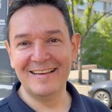 Ti si nula od čoveka...Protiv svoje zemlje ideš Studenti koji hoće da uče spustili Šarovića - Ne plaćaš alimentaciju, tučeš ženu i sprdaš narod (VIDEO)
