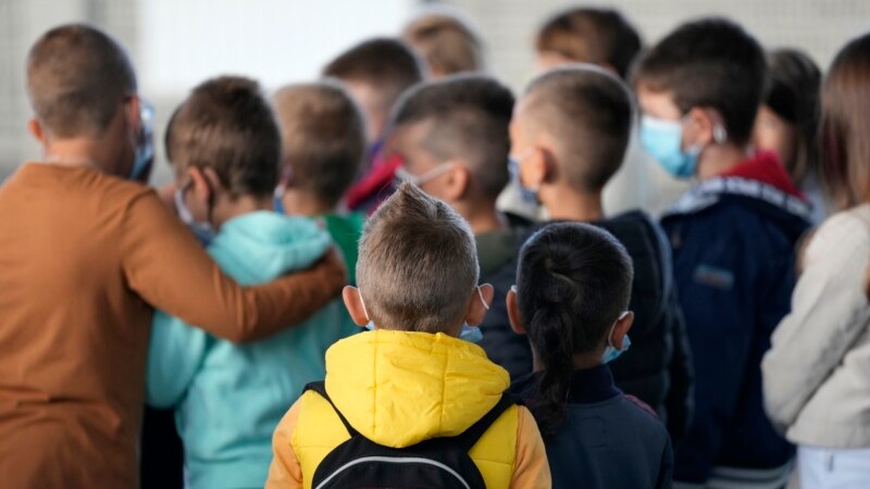 U Srbiji više od 17.000 novozaraženih, od ponedeljka različiti modeli nastave u školama