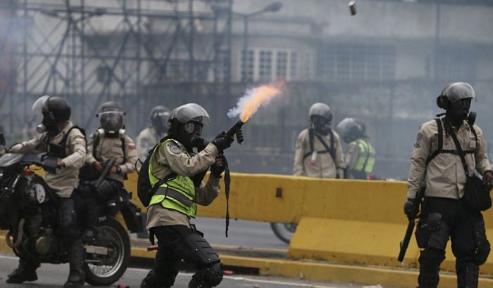 Tinejdžer poginuo tokom demonstracija u Karakasu