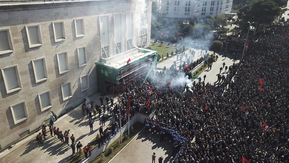 Tirana ustala protiv Rame: Nasilje na ulicama! (VIDEO)