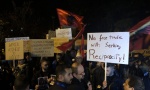 Tiranom se ori UČK, UČK...: Sramni protesti dočekali Vučića (VIDEO/FOTO)