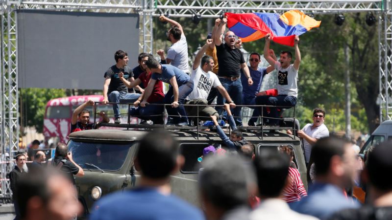 Tisuće Armenaca na ulicama diljem zemlje