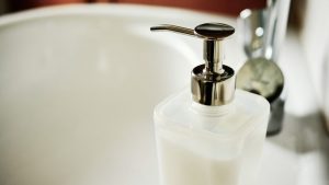 Topla voda i sapun najbolje uklanjaju bakterije ističe lekar iz KBC Osjek