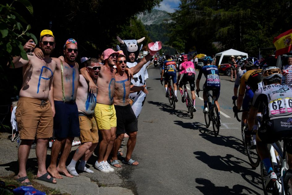 Хаос на Tour de France – за све крив „селфи“ гледалац (ВИДЕО)