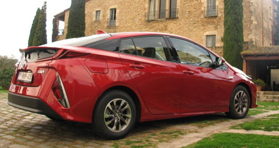 Toyota Prius Plug-in Hybrid na probi Novosti