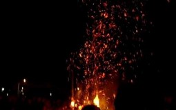 
					Tradicionalno paljenje badnjaka ispred Hrama Svetog Save u Beogradu 
					
									