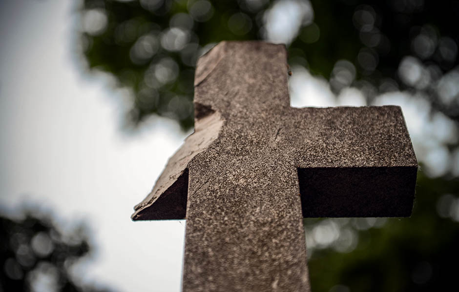 Tragedija: Nadgrobni spomenik usmrtio dečaka