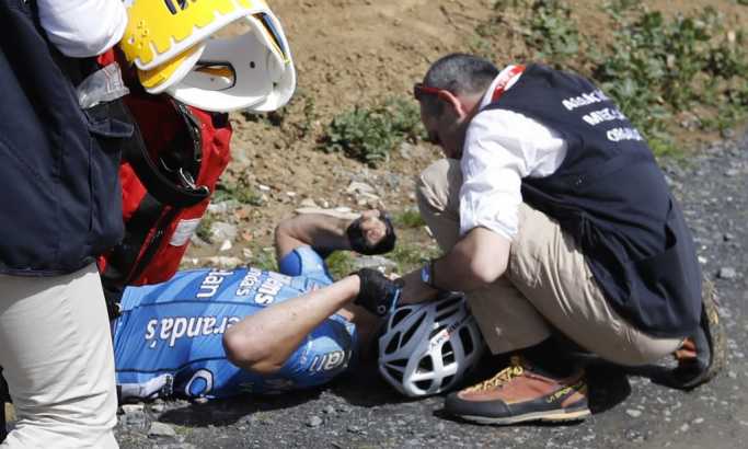 Tragedija u Francuskoj: Biciklista umro tokom trke (VIDEO)