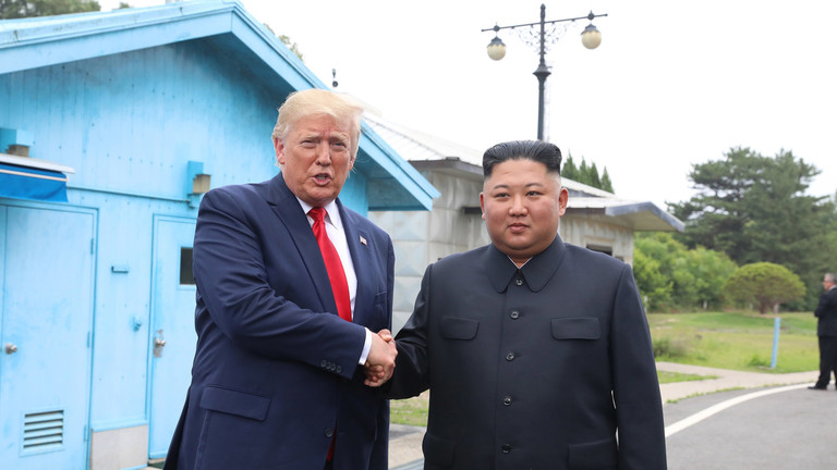 Tramp kaže da bi „voleo da se vidi“ sa Kim Džong Unom