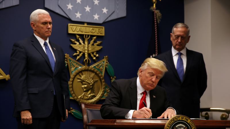 Tramp potpisao uredbu kojom se zabranjuje ulazak Sirijcima