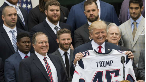 Tramp poziva na bojkot NFL-a, Amerika podeljena