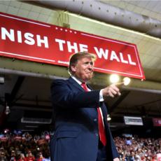 Tramp traži dodatne milijarde za izgradnju zida, ali ga ometaju njegovi najveći protivnici