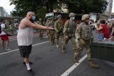 Tramp ustuknuo, vojska napušta Vašington