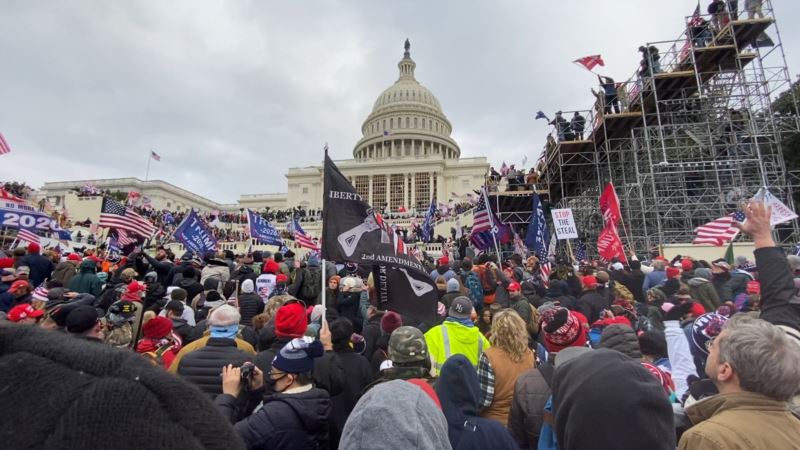 Trampove pristalice protestovale kod Kapitola