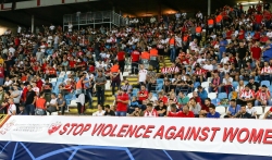 Tranasparent Stop nasilju nad ženama na utakmici na stadionu Rajko Mitić