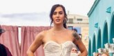 Transrodna manekenka pozirala sa predsednikom Bajdenom: Onda skinula haljinu VIDEO