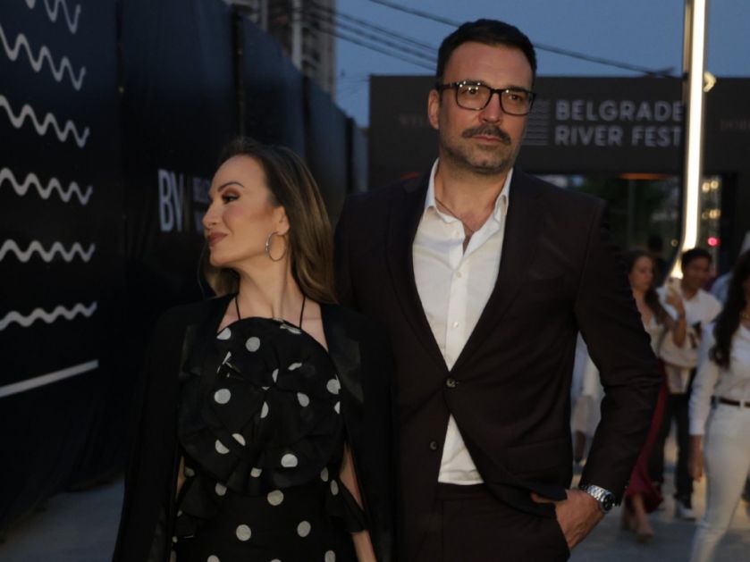 Trenutak nepažnje: Evo kako se Ivan Bosiljčić i Jelena Tomašević ponašaju kad misle da ih niko ne gleda FOTO