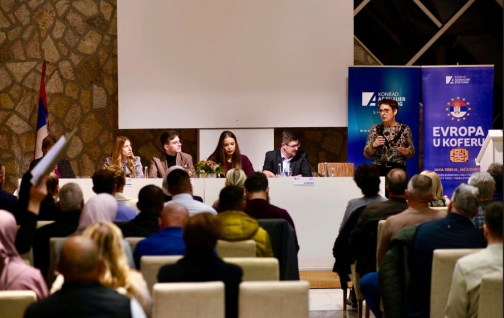Tribina „Evropa u koferu“ održana u Sjenici