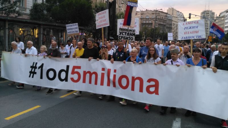 Jedan od pet miliona: Toalet papirom na Predsedništvo Srbije