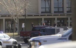 
					Troje mrtvih u srednjoj školi u Novom Meksiku 
					
									