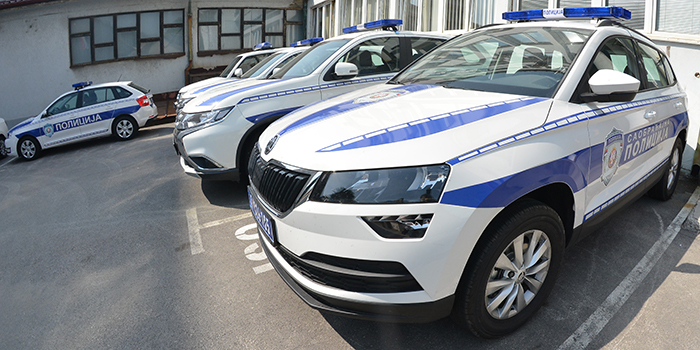 Troje uhapšeno u Boru zbog izazivanje opšte opasnosti i nasilničkog ponašanja: BMW-om namerno udario u drugi auto u kome se nalazilo dete