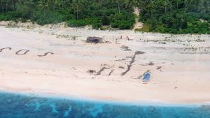 Trojica spasena s pacifičkog ostrva pomoću SOS poruke u pesku