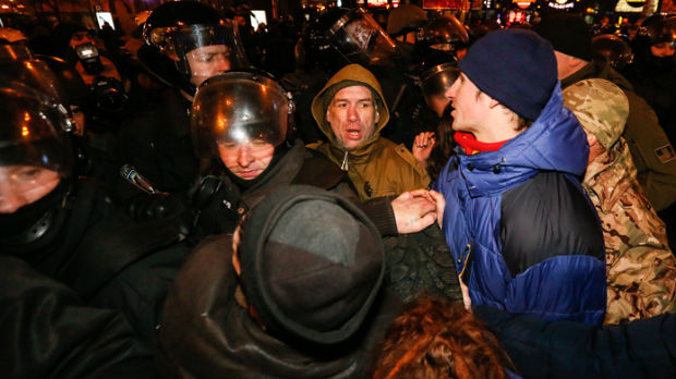 Tuča nacionalista i policije u Kijevu