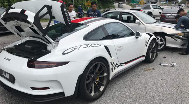 Tuđom krivicom slupan Porsche 911 GT3 RS