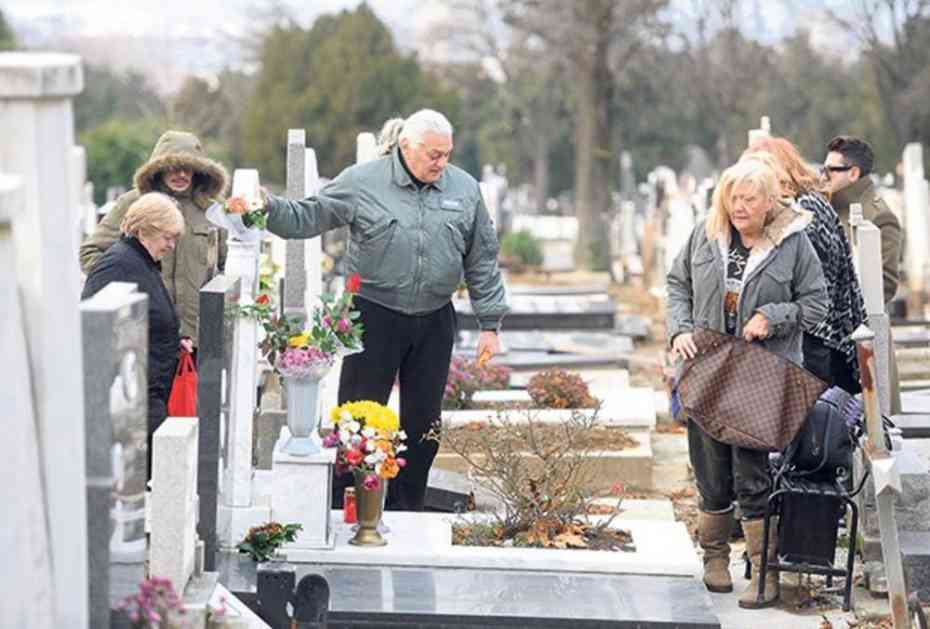 Tuga koja nikada neće proći: Marina Tucaković i Futa dali pomen tragično preminulom sinu (FOTO,VIDEO)