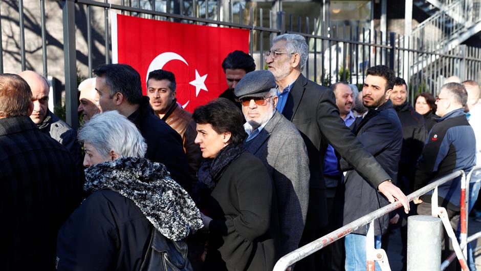 Turci u inostranstvu počeli da glasaju na referendumu