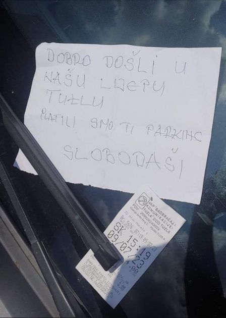 Turiste iz Srbije umesto „kandži“ i „pauka“ u Tuzli dočekala srdačna poruka domaćina (FOTO)