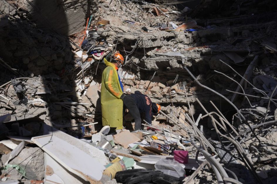 Turska: Dve žene pronađene žive ispod ruševina posle 62 sata od zemljotresa