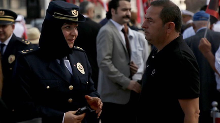 Turska – Šefica policije po prvi put se pojavila sa hidžabom na službenoj svečanosti